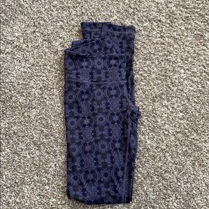 LuLuLemon mid rise leggings size 4